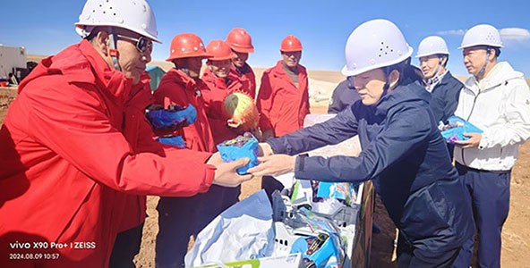 8.9雷云龙摄影 - 郑波到煤田地质油气公司西藏羌塘油气勘察项目检查指导工作 (1).jpg