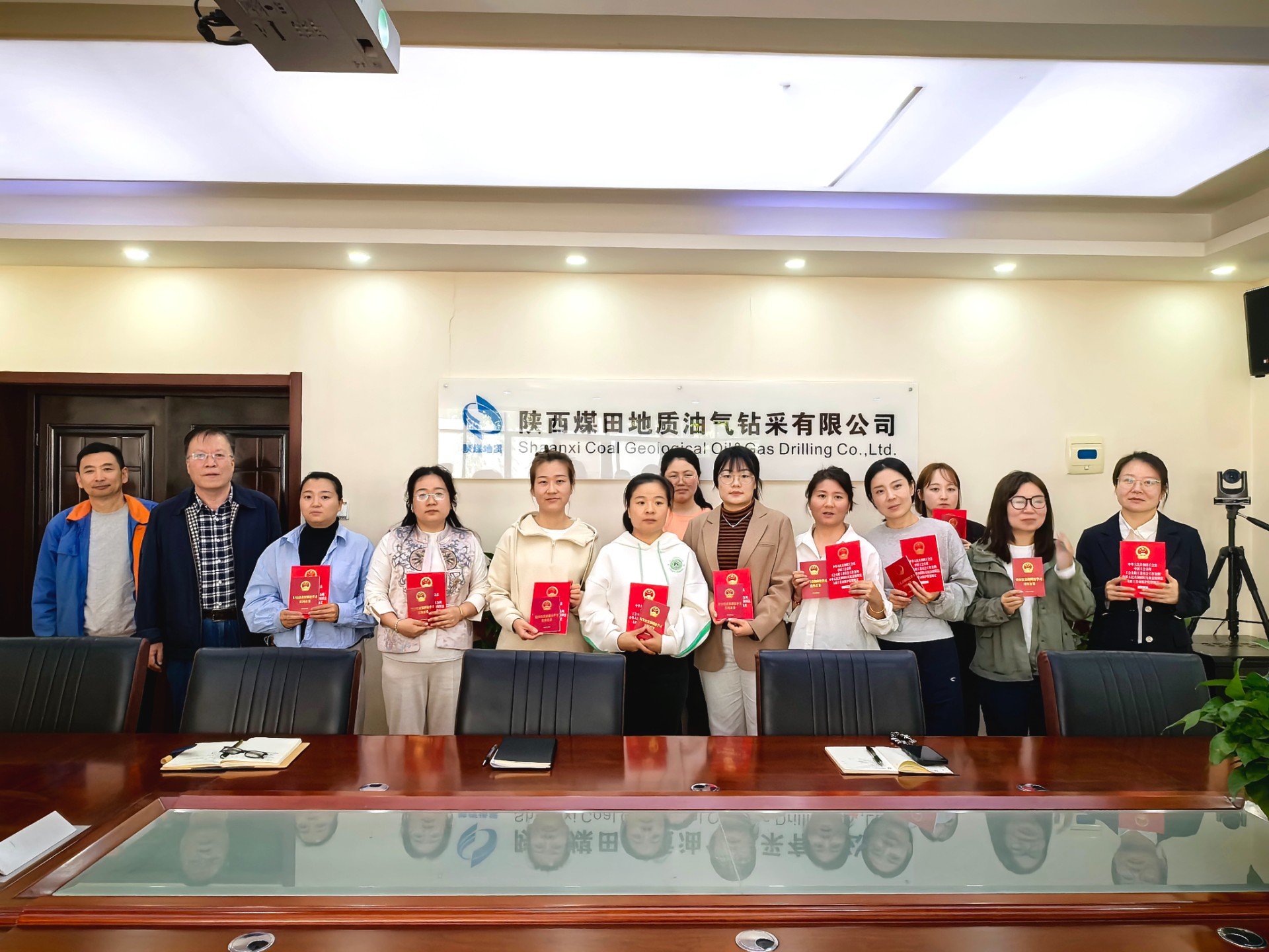 4月7日张晓华摄影——油气公司组织开展“情系女职工,法在你身边”普法宣传活动.jpg