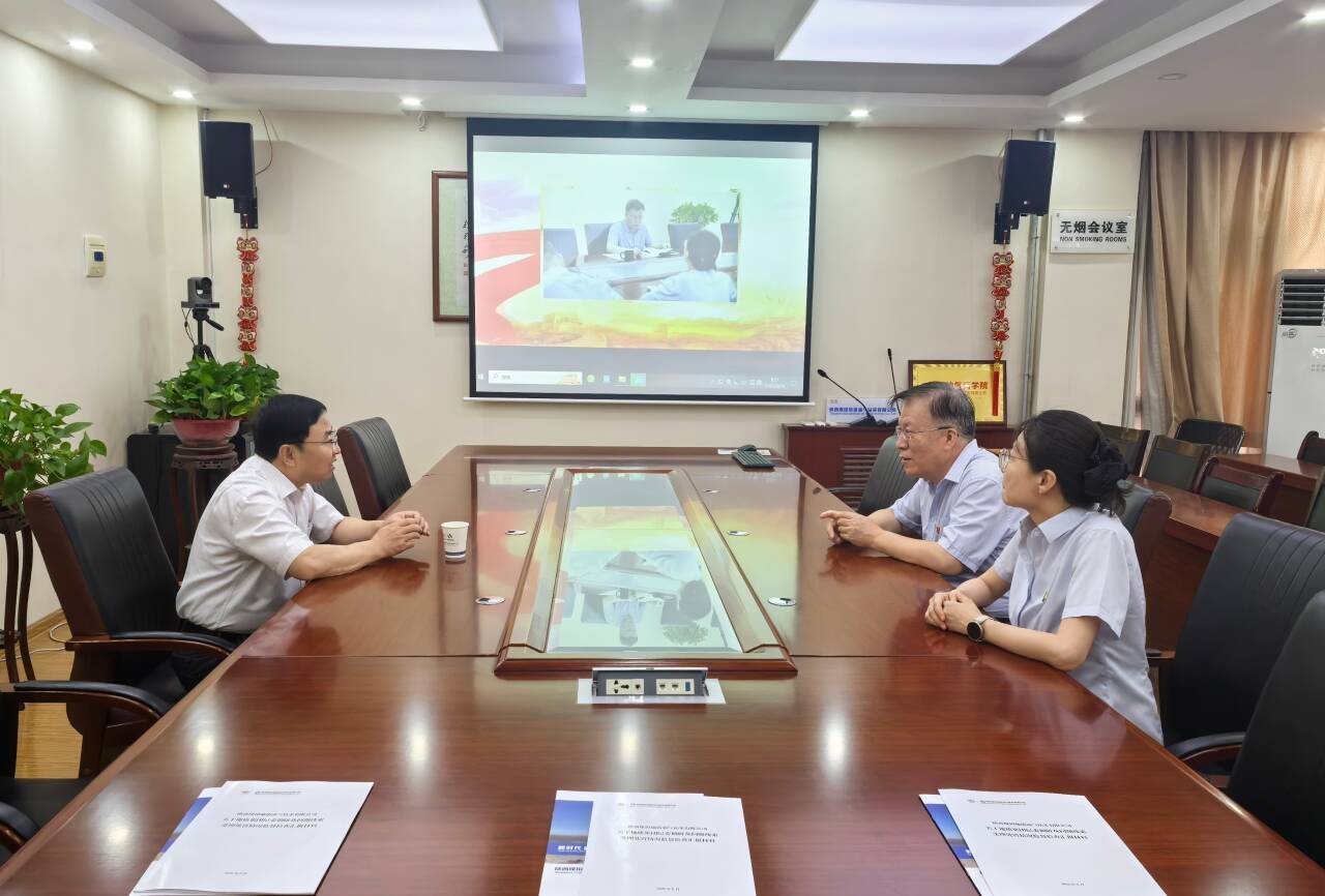 6月18日,陕煤地质集团党委委员、纪委书记任广军一行到油气公司开展走访调研并进行纪检专项监督检查。3(郭梦琪).jpg