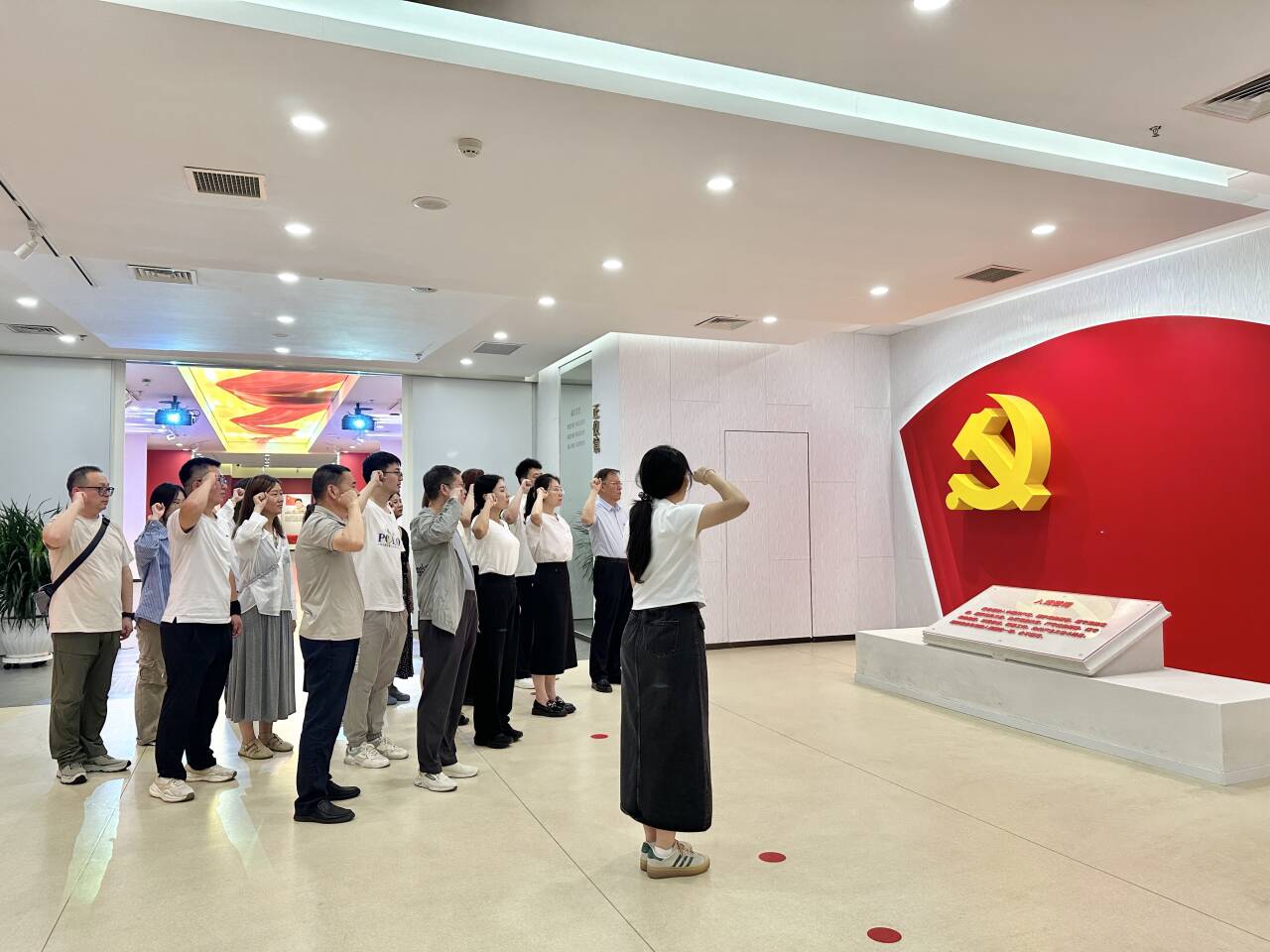 6月20日,油气公司组织全体党员干部参观西安市警示教育基地3(宫聪飞).png