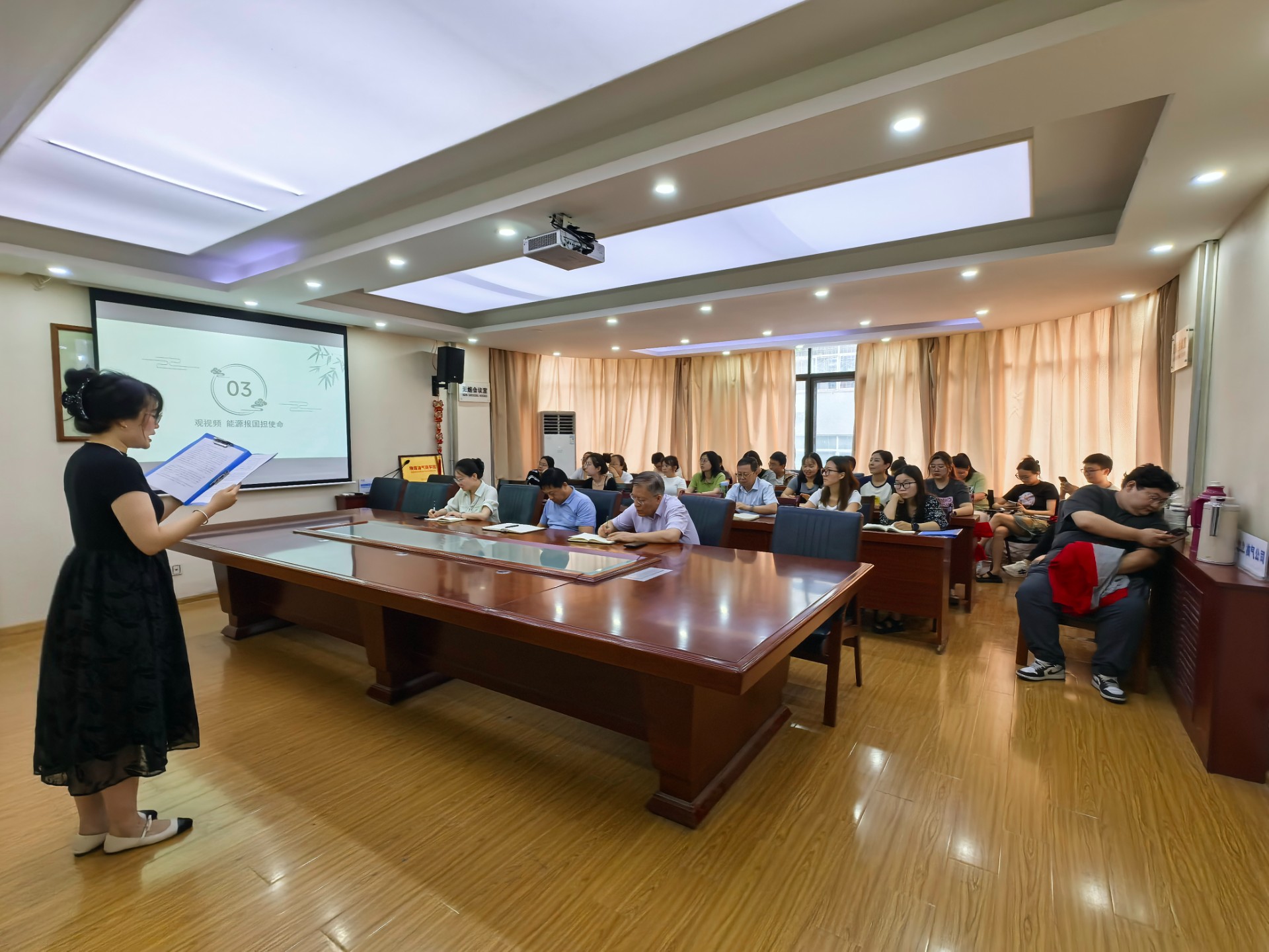8月26日,油气钻采公司开展道德讲堂之“八项规定引航向,廉洁清风润油气”主题活动。(张晓华).jpg